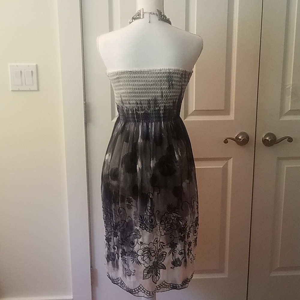 Dress - Picture 6 of 7